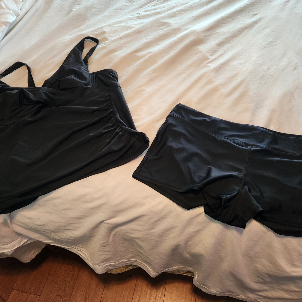 Black Underwire Twist Top Tankini Women's Swim Set